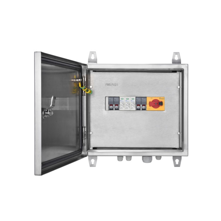 Does a combiner box increase voltage?