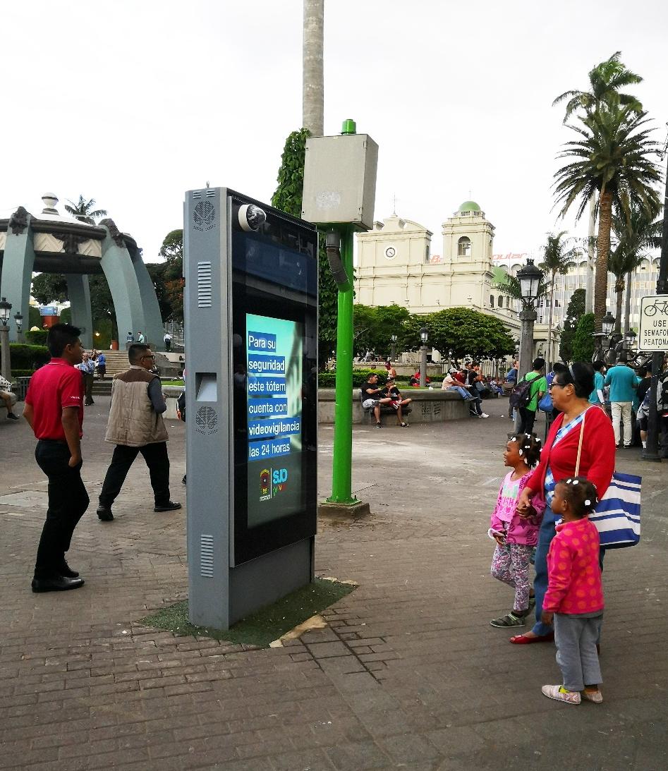 Best Outdoor Digital Advertising Screens for High-Impact Brand Visibility