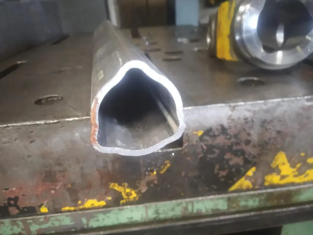Round/Deformed Carbon Steel Tube 1010 1020 St44 St52 Seamless Tubing